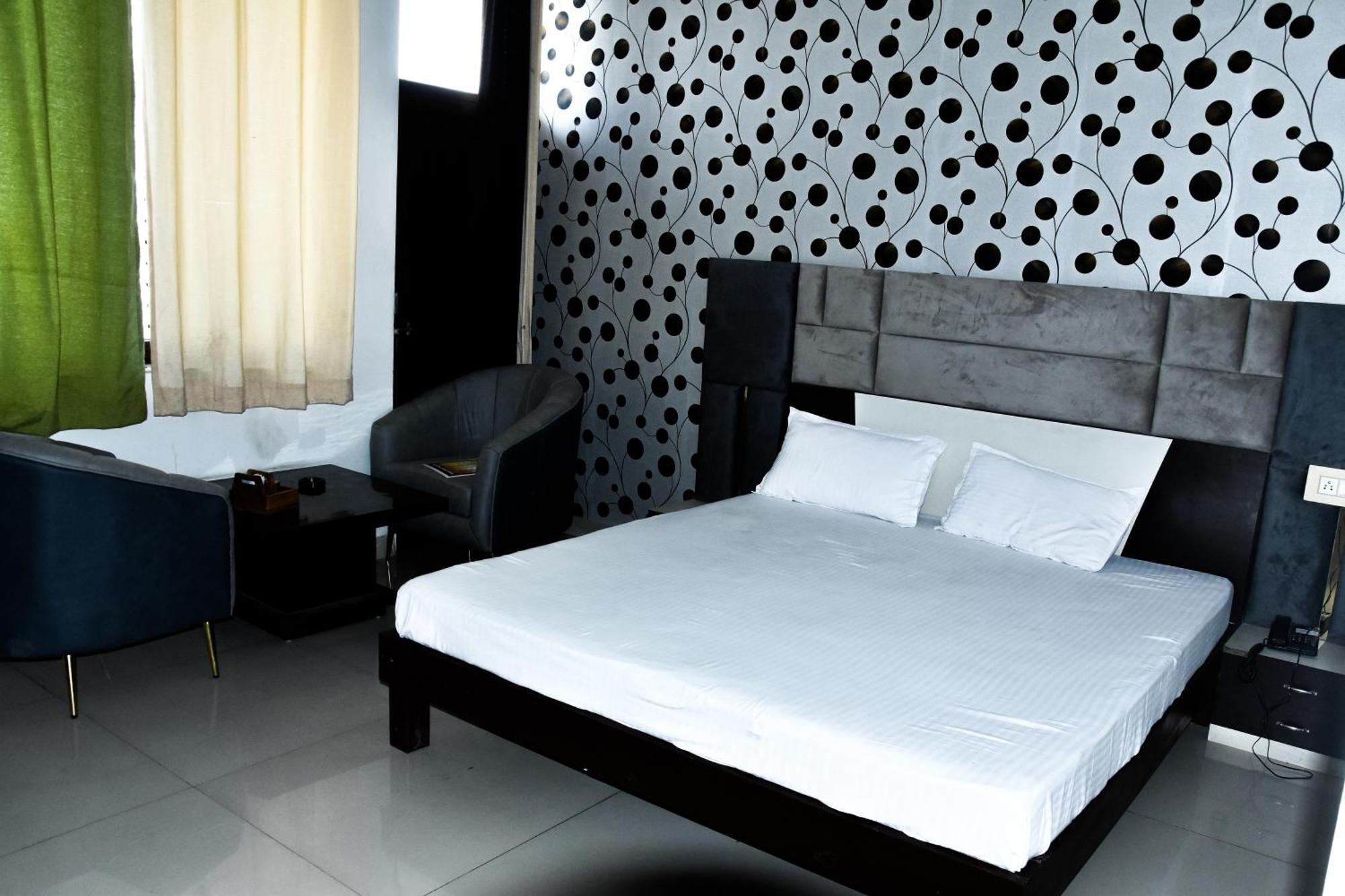 Sangam Hotel Chirawa Exterior photo